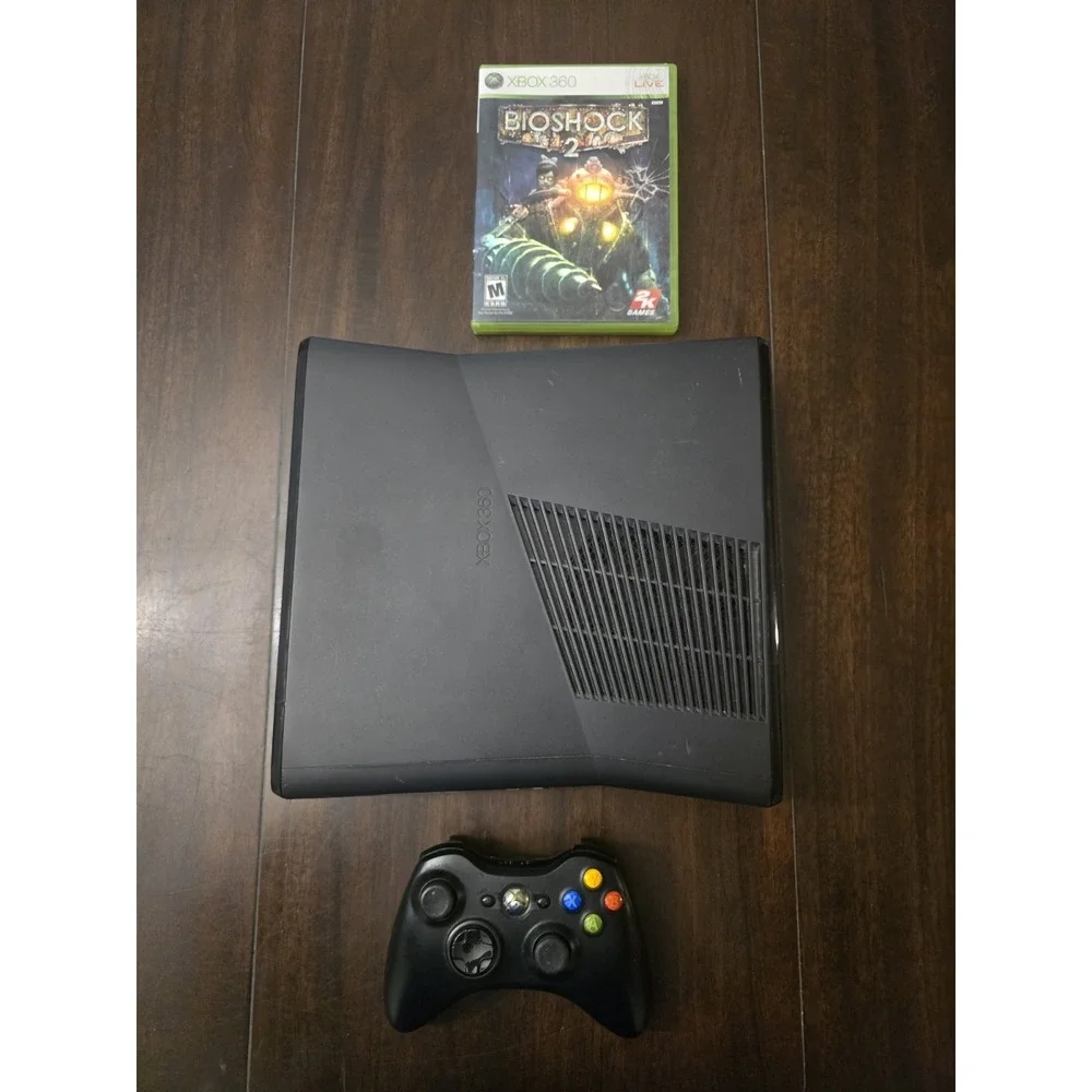 Xbox 360 Slim Black Console 250GB‎ Hard Drive, One Controller, Cables And Game